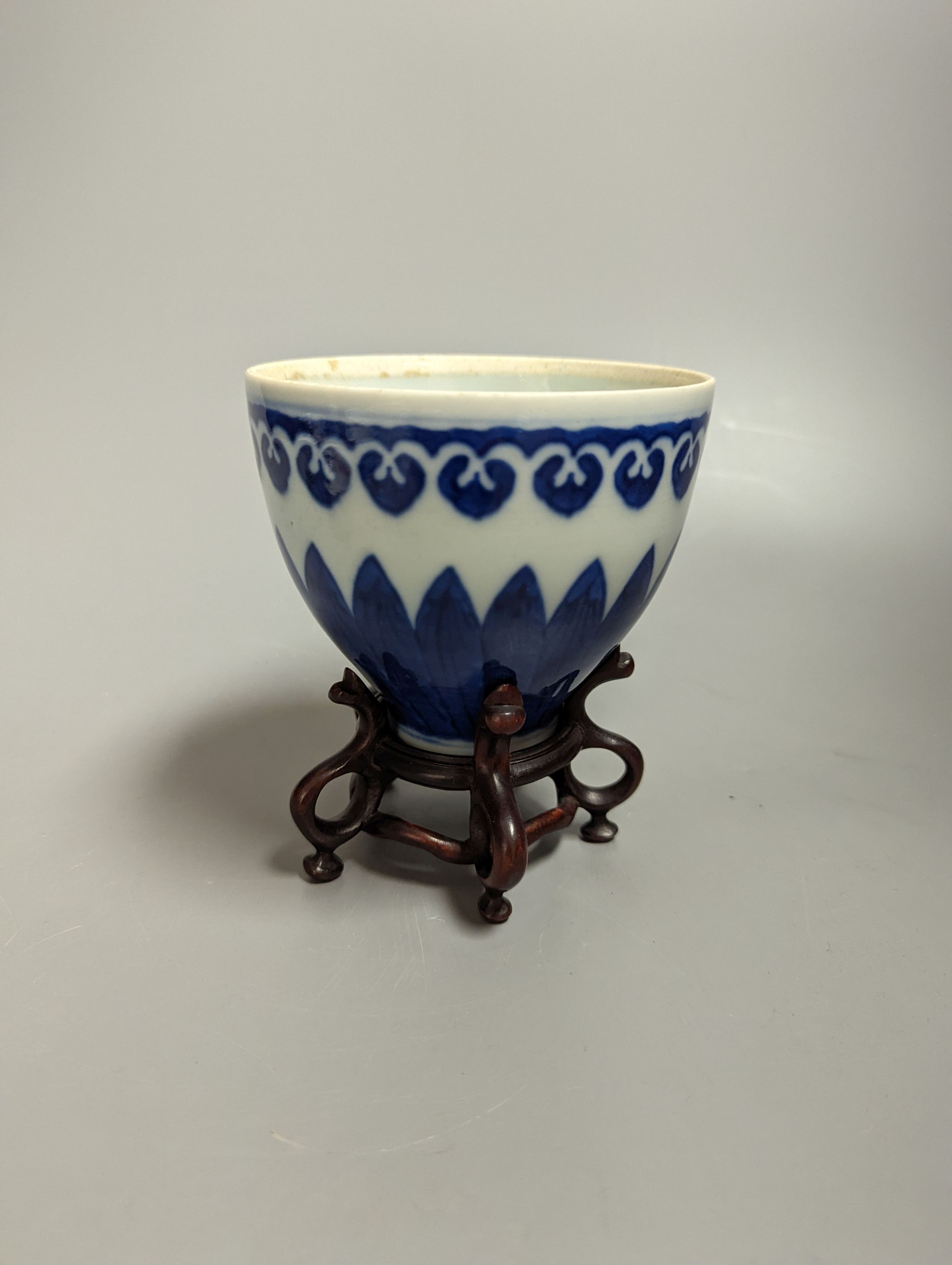 A Chinese blue and white bowl on stand, two tea bowls, miniature vase and an enamelled bowl, 18th-20th century